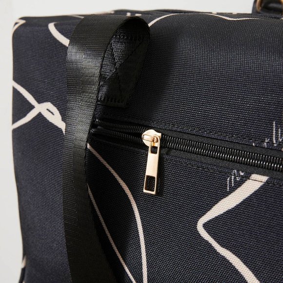 🆕 Mali & Lili Weekender Duffle Bag in White & Black Abstract - Picture 5 of 6